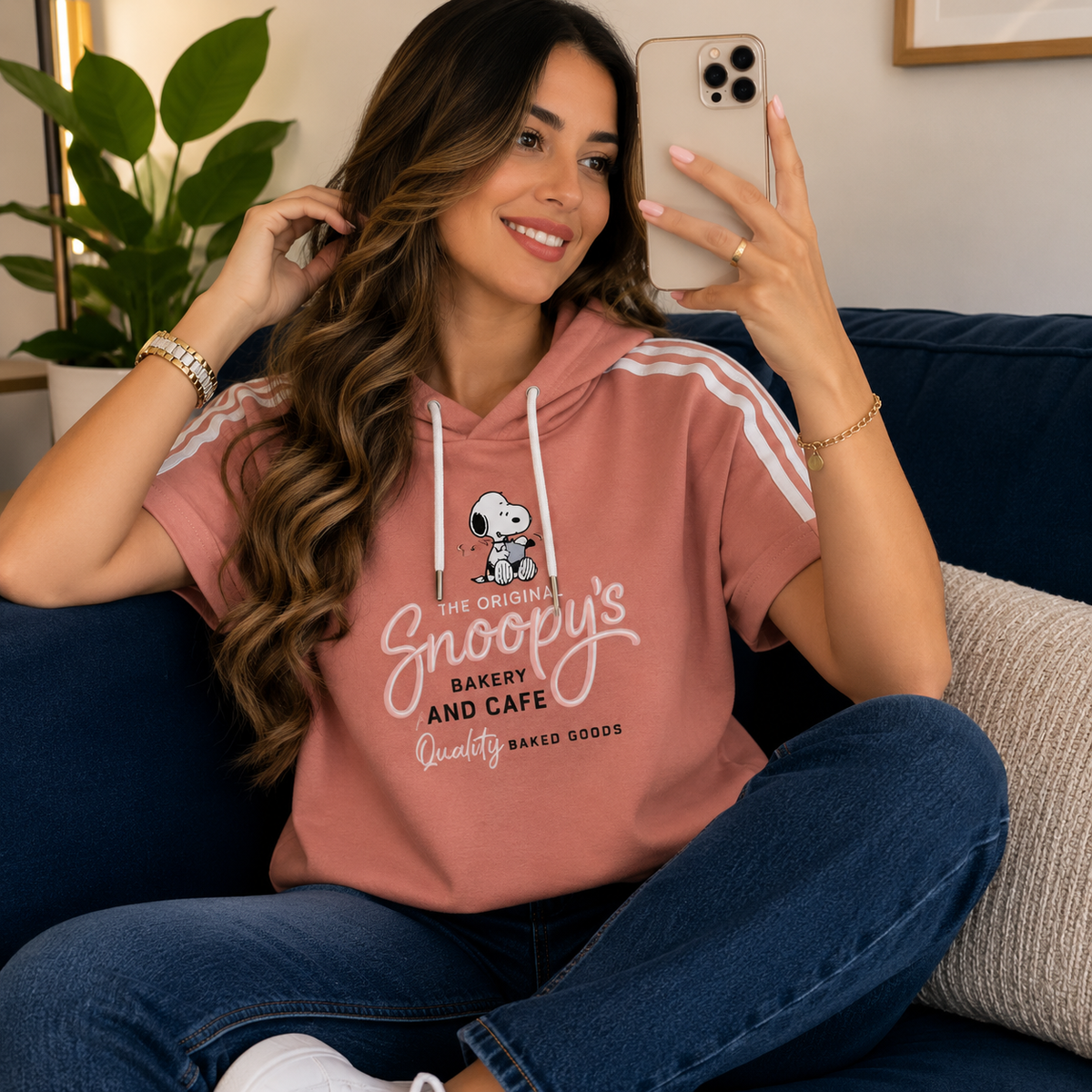 CAMISETA TIPO HOODIE MANGA CORTA DE SNOOPY